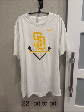 PADRES Tee PLUS ball cap, size Large NIKE dri-fit shirt
